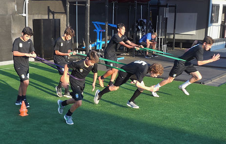 WieFit team training session in action